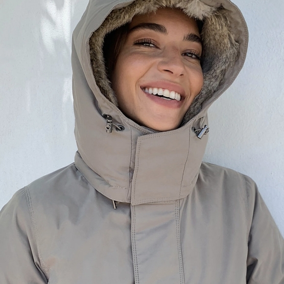 Aritzia Babaton Oscar Down Jacket - Picture 1 of 7